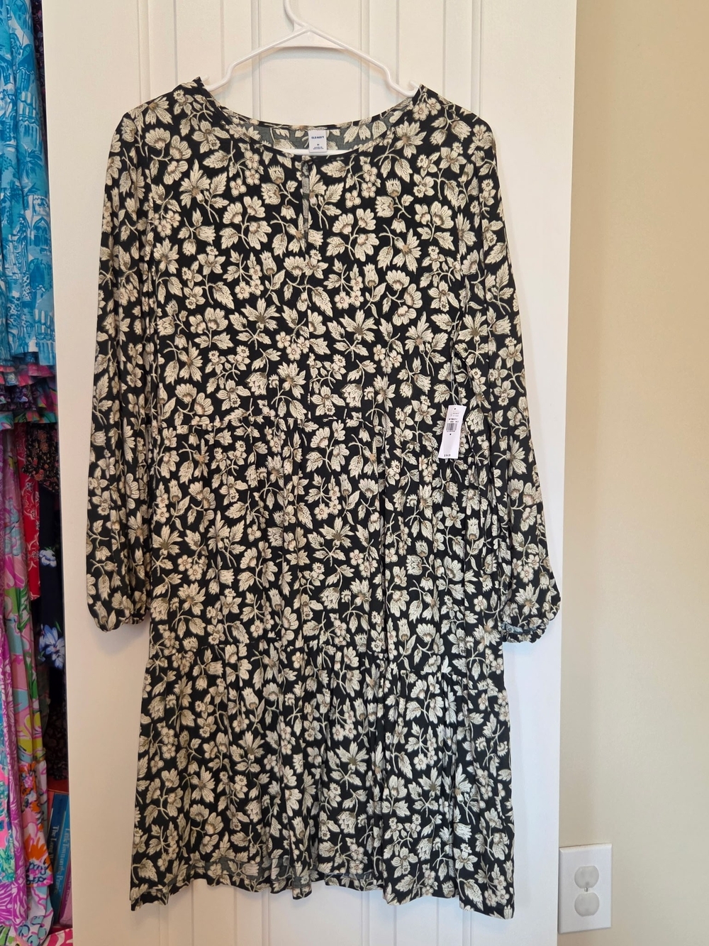 Old Navy Medium NWT Floral Dress with Cream and Olive Print